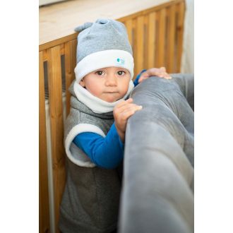 Bundás téli csomós sapka, flíz, sötétszürke-fehér